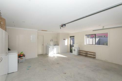 Slice Of Pisa - Cromwell Holiday Home