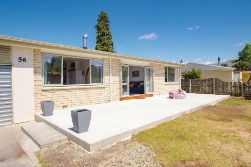 Getaway On The Green - Cromwell Holiday Home