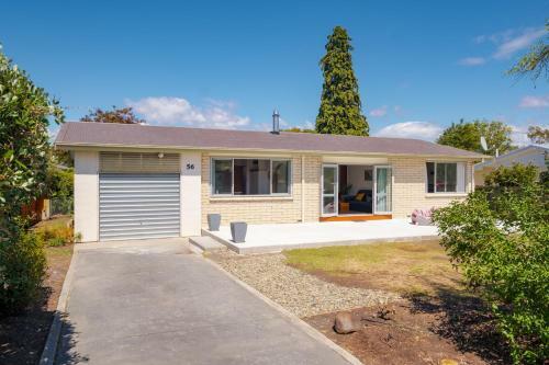 Getaway On The Green - Cromwell Holiday Home