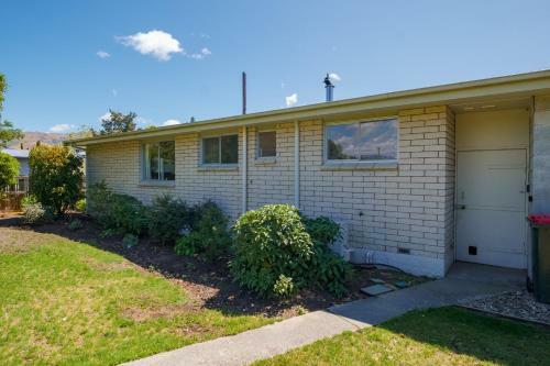 Getaway On The Green - Cromwell Holiday Home