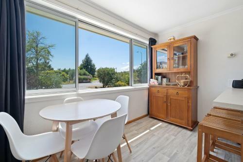 Getaway On The Green - Cromwell Holiday Home