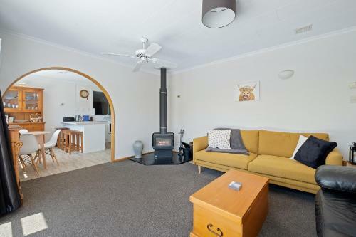 Getaway On The Green - Cromwell Holiday Home