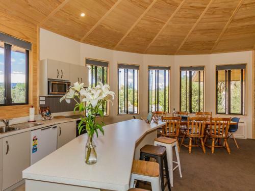 The Snowglobe - Ohakune Modern Yurt Style Chalet