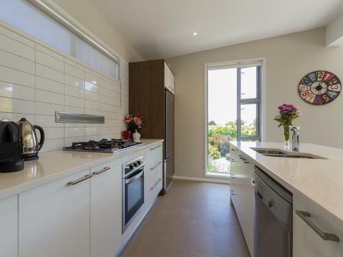 Sunhaven Lakeside - Cromwell Holiday Home