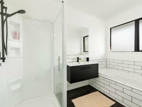 Modern Mount Pisa - Cromwell Holiday Home