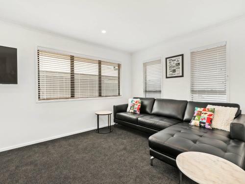 Modern Mount Pisa - Cromwell Holiday Home