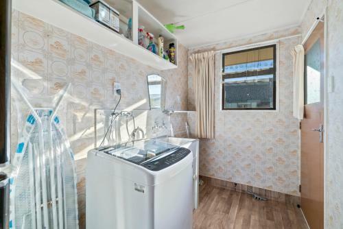 Carefree Cottage - Cromwell Holiday Home