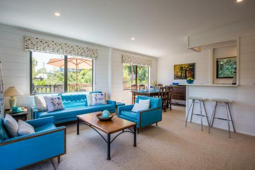 Franks Treehouse - Waiheke Holiday Home