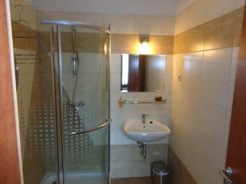 Nyirfa Apartmanh�z
