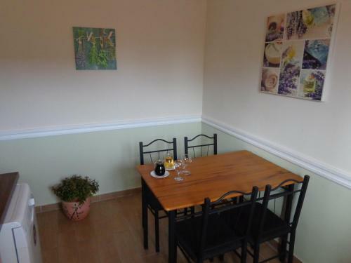 Nyirfa Apartmanh�z
