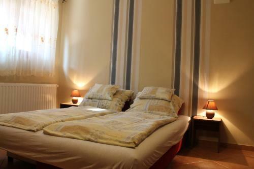 Rozmann Family Panzi� & Apartmanhaz