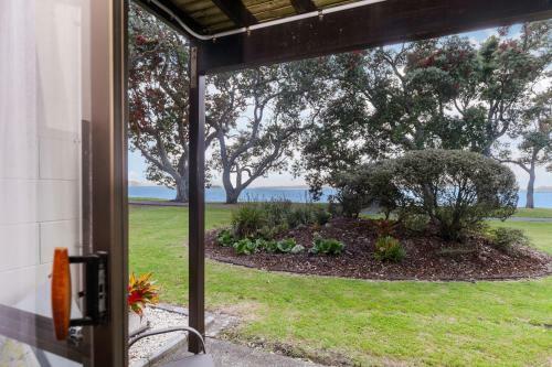 Sunny Sea Views - Snells Beach Holiday Home