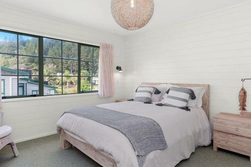 Kiwi Kuta With Wifi- Matarangi Holiday Home