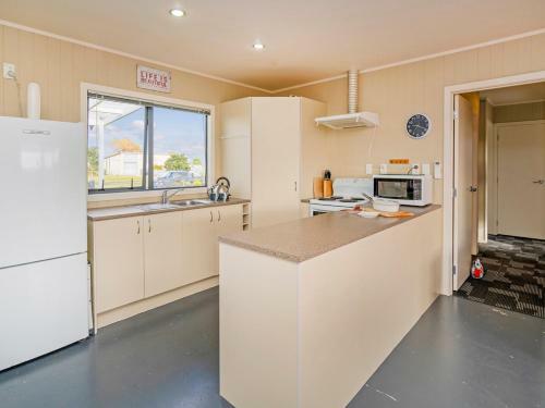 The Harbourside Bach - Matarangi Holiday Home