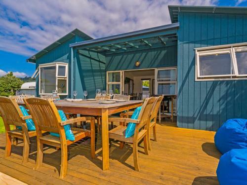 Bahama Blue - Matarangi Holiday Home
