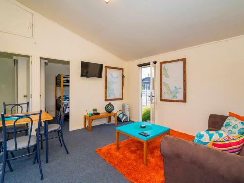Bahama Blue - Matarangi Holiday Home