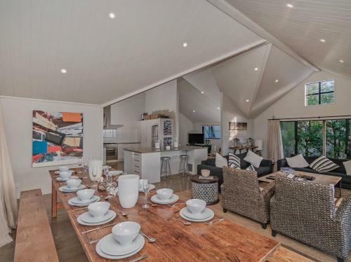 Absolute Beachfront Matarangi - Matarangi Holiday Home