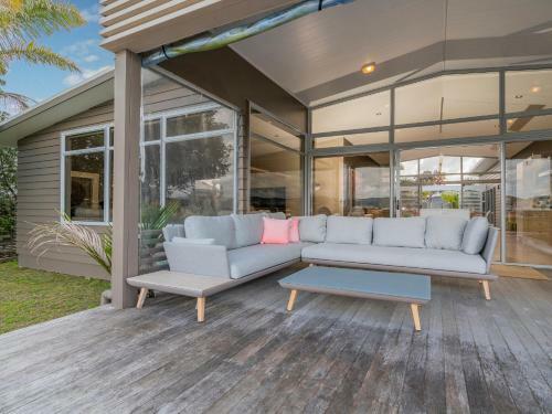 Sanctuary By The Water - Matarangi Holiday Home