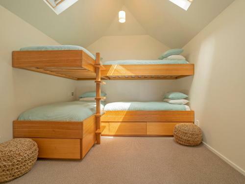 Golden Summers - Beachfront Matarangi Holiday Home