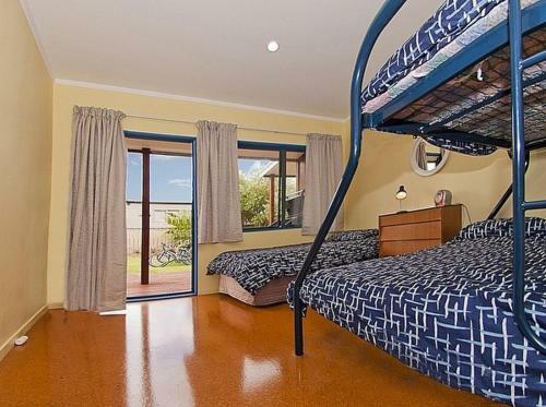Castleview Getaway Matarangi - Matarangi Holiday Home