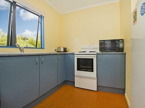 Castleview Getaway Matarangi - Matarangi Holiday Home