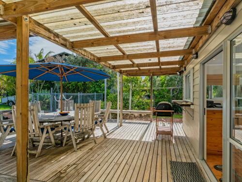 Oysters Retreat - Cooks Beach Holiday Home