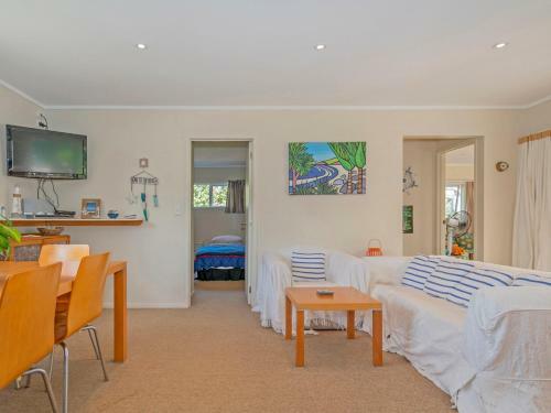 Oysters Retreat - Cooks Beach Holiday Home
