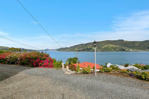 Macbay Retreat - Macandrew Bay Holiday Home