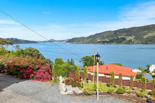 Macbay Retreat - Macandrew Bay Holiday Home