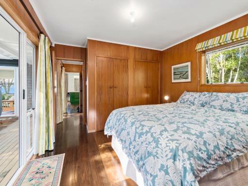 Tarawera Lakefront - Lake Tarawera Holiday Home