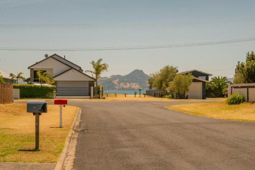 Coastal Quarters - Cooks Beach Holiday Home