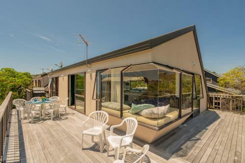Coastal Quarters - Cooks Beach Holiday Home