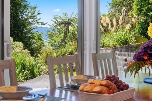 Flaxwater Bach - Lake Tarawera Holiday Home