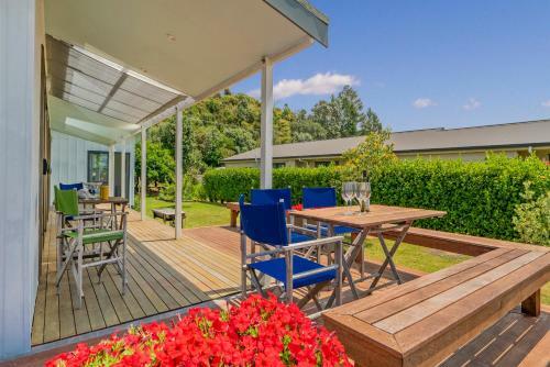 Bay Coast Happy Place - Cooks Beach Holiday Home