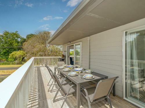 Recharge On Riverview - Cooks Beach Holiday Home