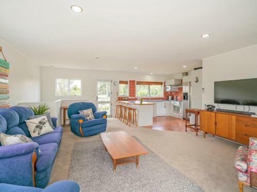 Recharge On Riverview - Cooks Beach Holiday Home