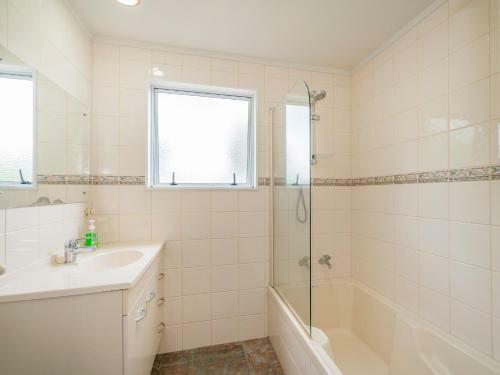 Recharge On Riverview - Cooks Beach Holiday Home