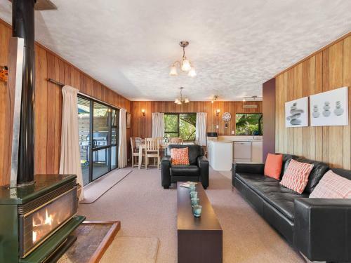 Tranquil Tarawera - Lake Tarawera Holiday Home