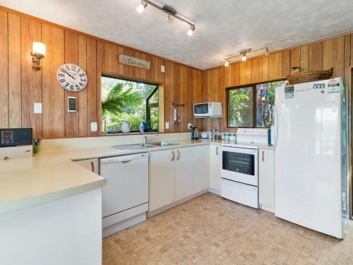 Tranquil Tarawera - Lake Tarawera Holiday Home