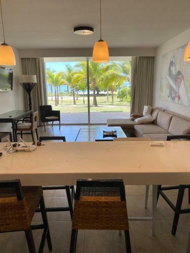 Apartamento Amazing Oceanfront 2 Br + 3 Bath (w/ Beach Access)