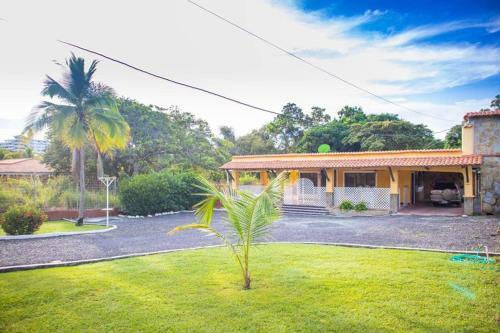 Amplia Villa En Playa