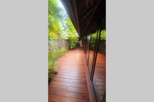 Luxurious Tropical Moorea Villa