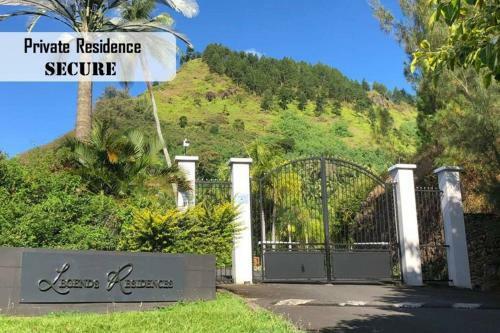 Luxurious Tropical Moorea Villa