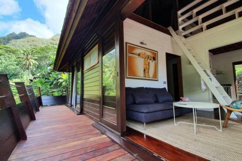 Luxurious Tropical Moorea Villa