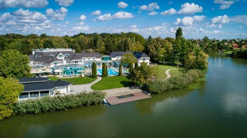 Liget Wellness �s Konferencia Hotel