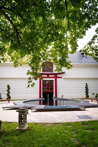 Liget Wellness �s Konferencia Hotel