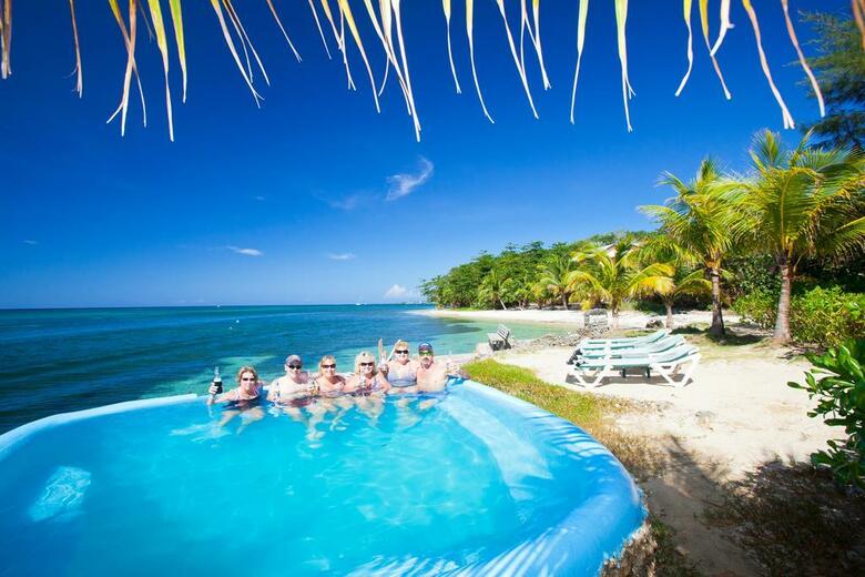 Hotel Las Rocas Resort And Dive Center
