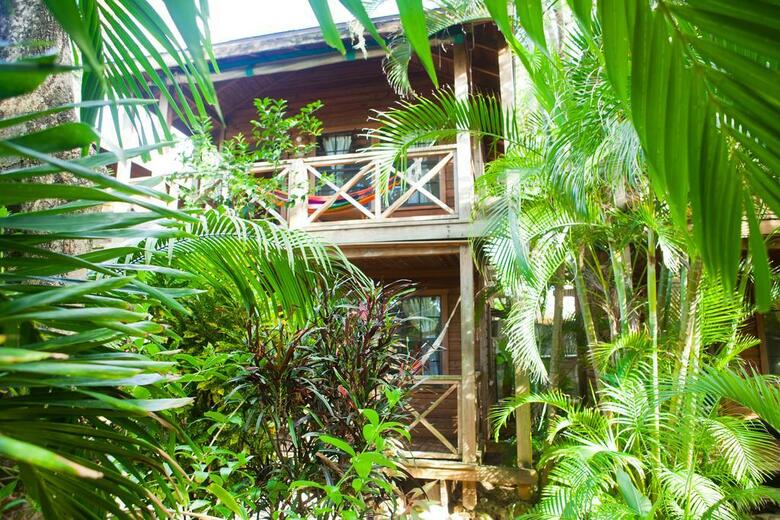 Hotel Las Rocas Resort And Dive Center