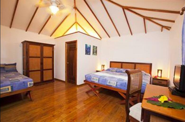 Hotel Las Rocas Resort And Dive Center