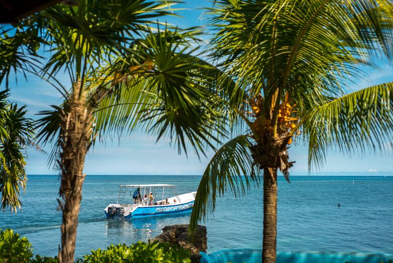 Hotel Las Rocas Resort And Dive Center